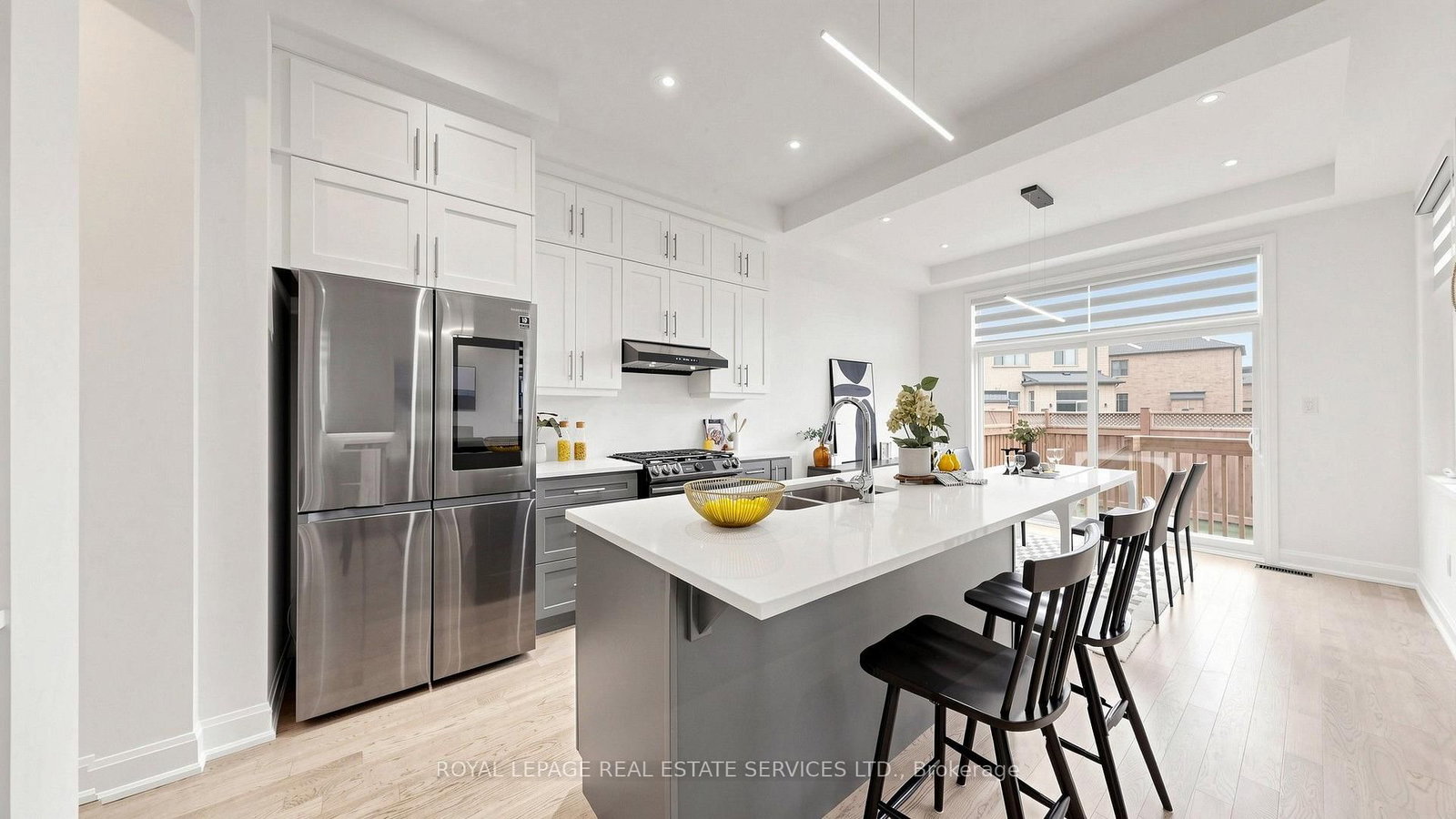 1527 Varelas Passage • Oakville, ON photo 7
