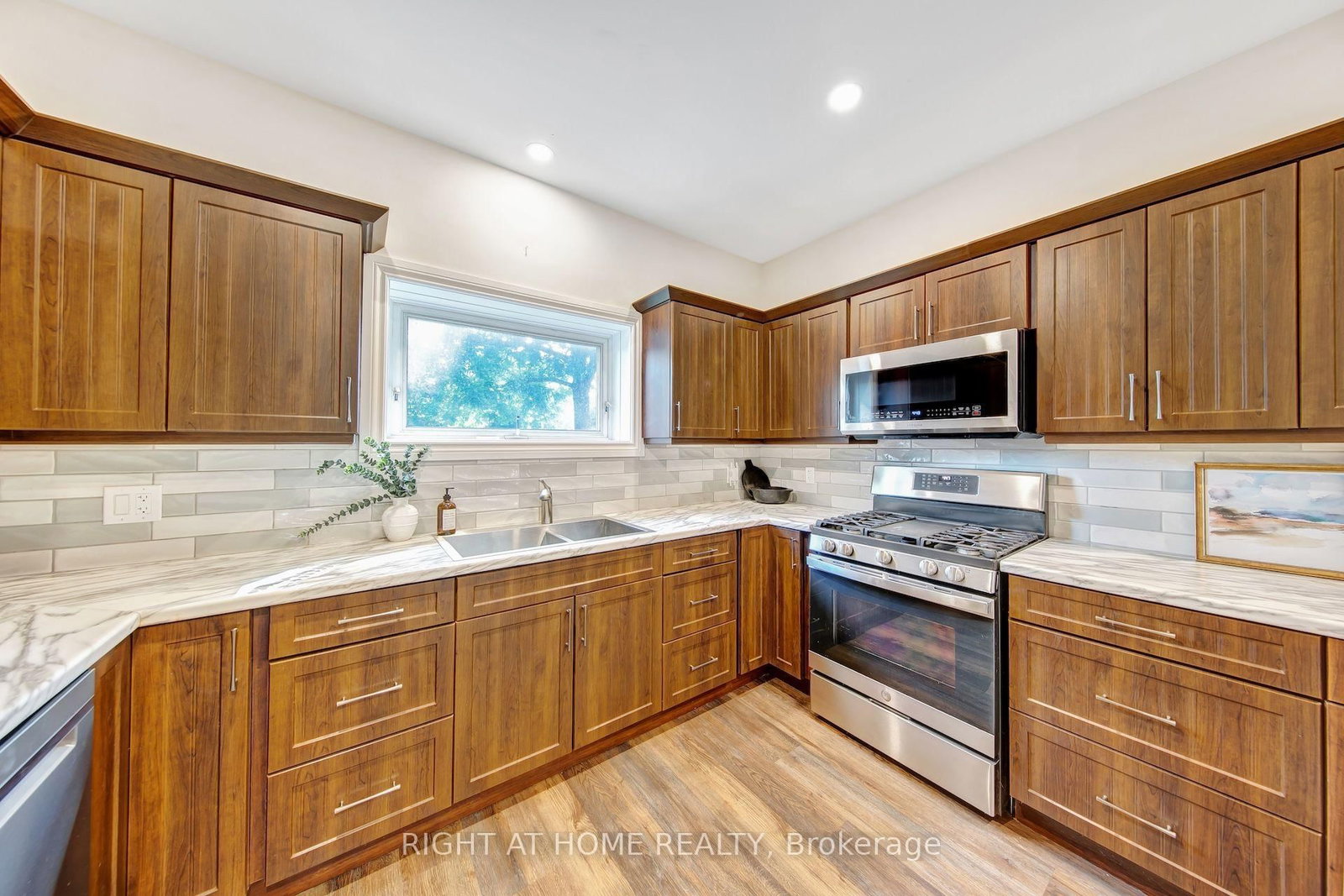 30 Willow Street N • Halton Hills, ON photo 17