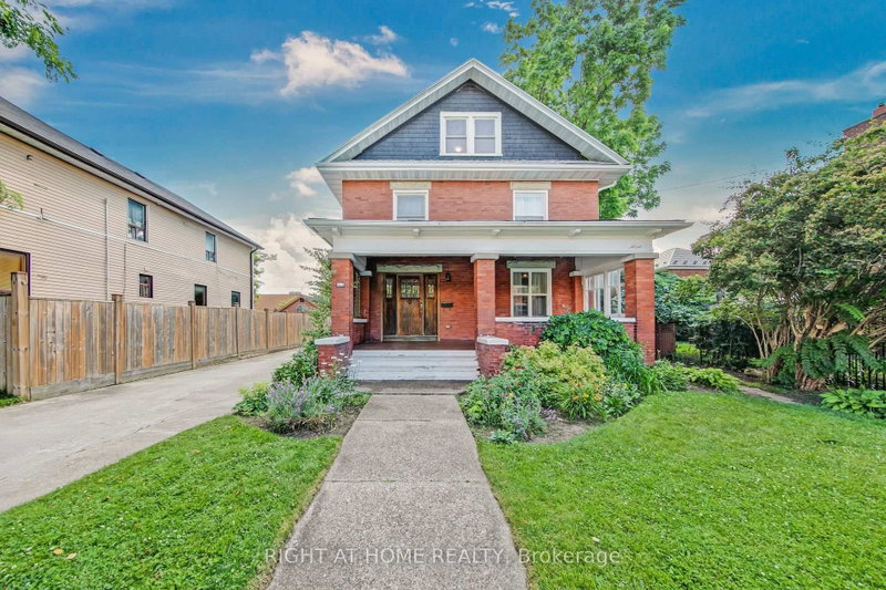 30 Willow Street N