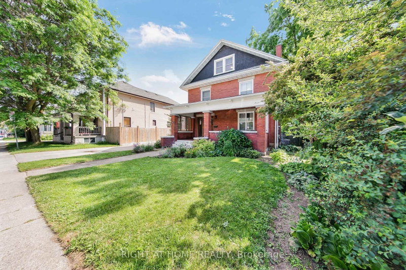 30 Willow Street N
