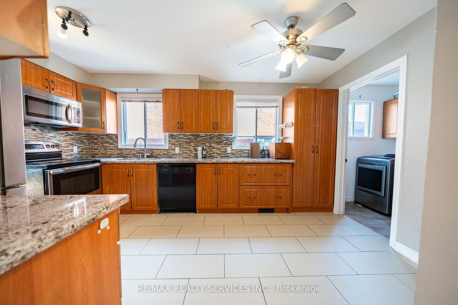 34 Clarridge Court • Brampton, ON photo 8