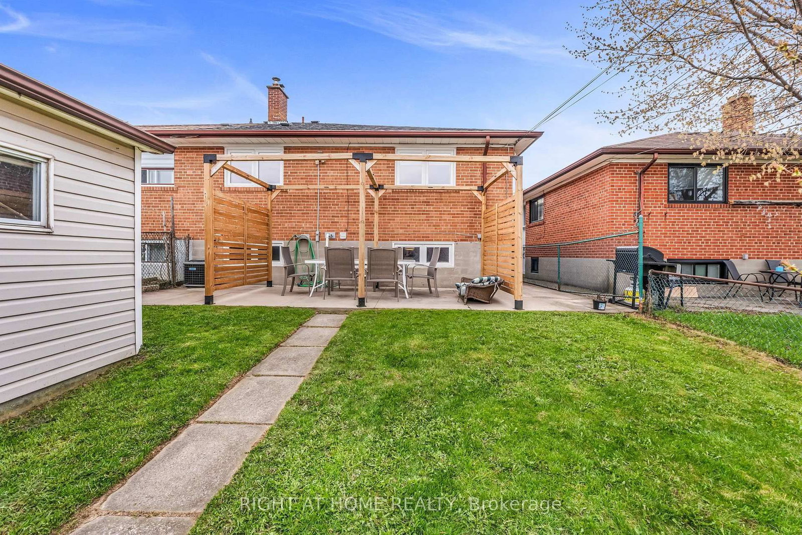 110 Victory Drive • Toronto, ON photo 37