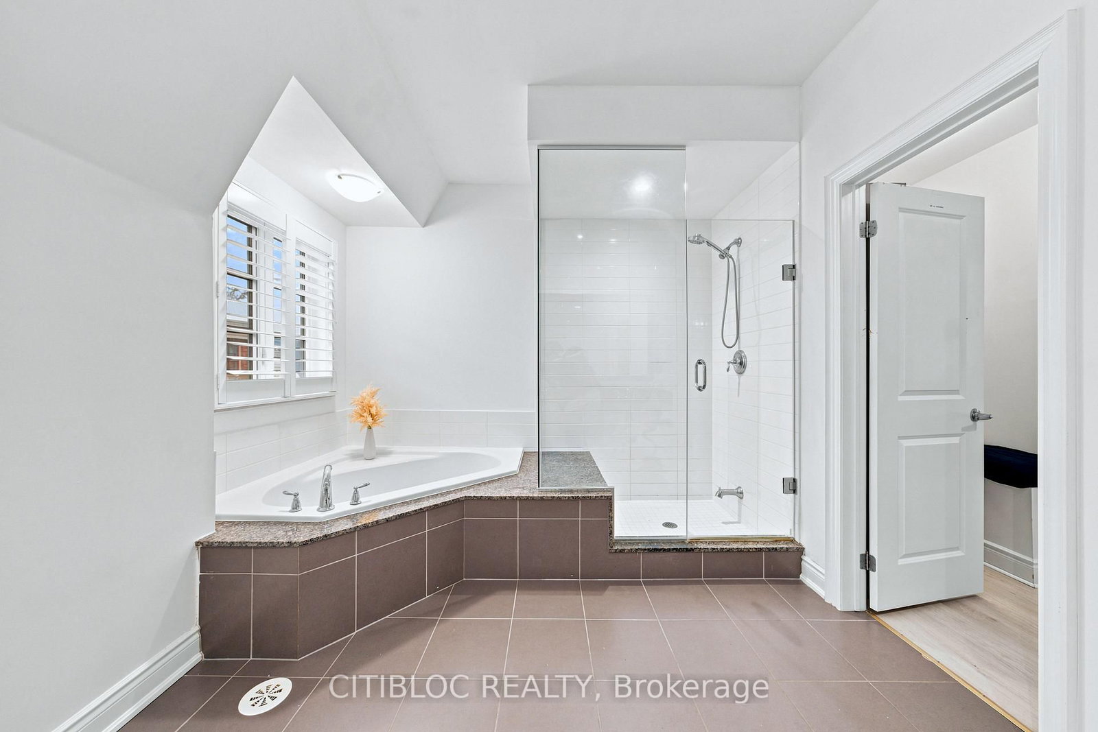250 Royalton Common • #77 • Oakville, ON photo 28