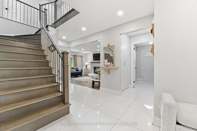 512 Hawthorne Crescent