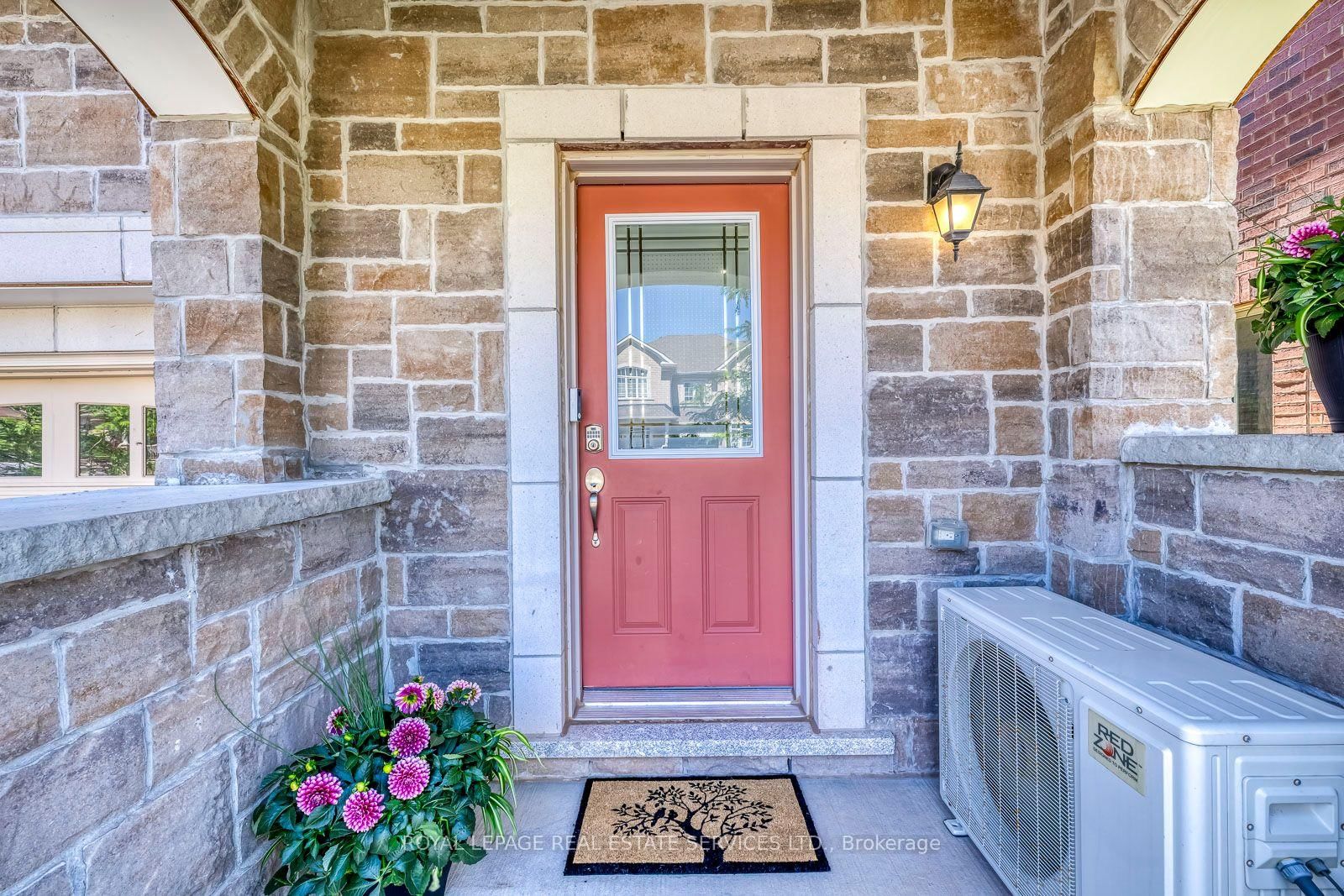 486 Silver Maple Road • Oakville, ON photo 3