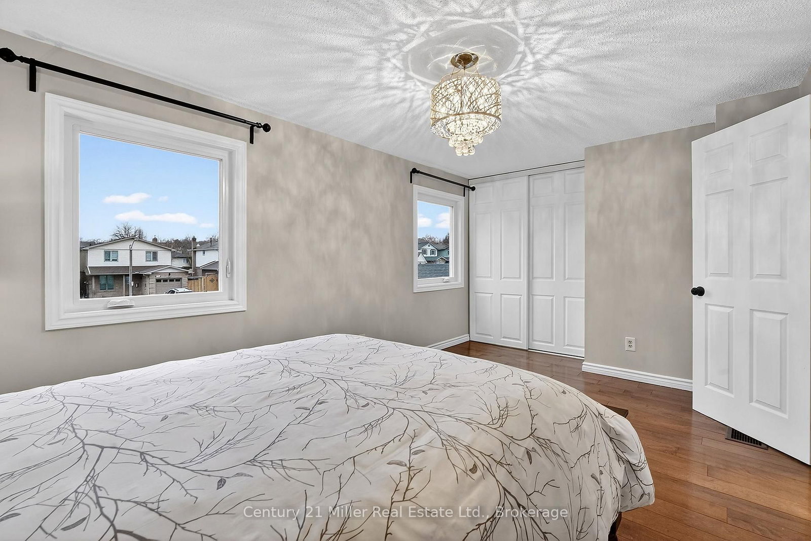 2451 Malcolm Crescent • Burlington, ON photo 16