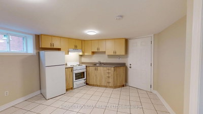 Unit Apt B — 79 Rosemount Avenue — photo 4