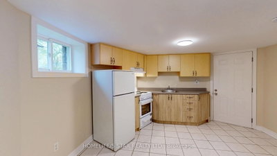 Unit Apt B — 79 Rosemount Avenue — photo 5