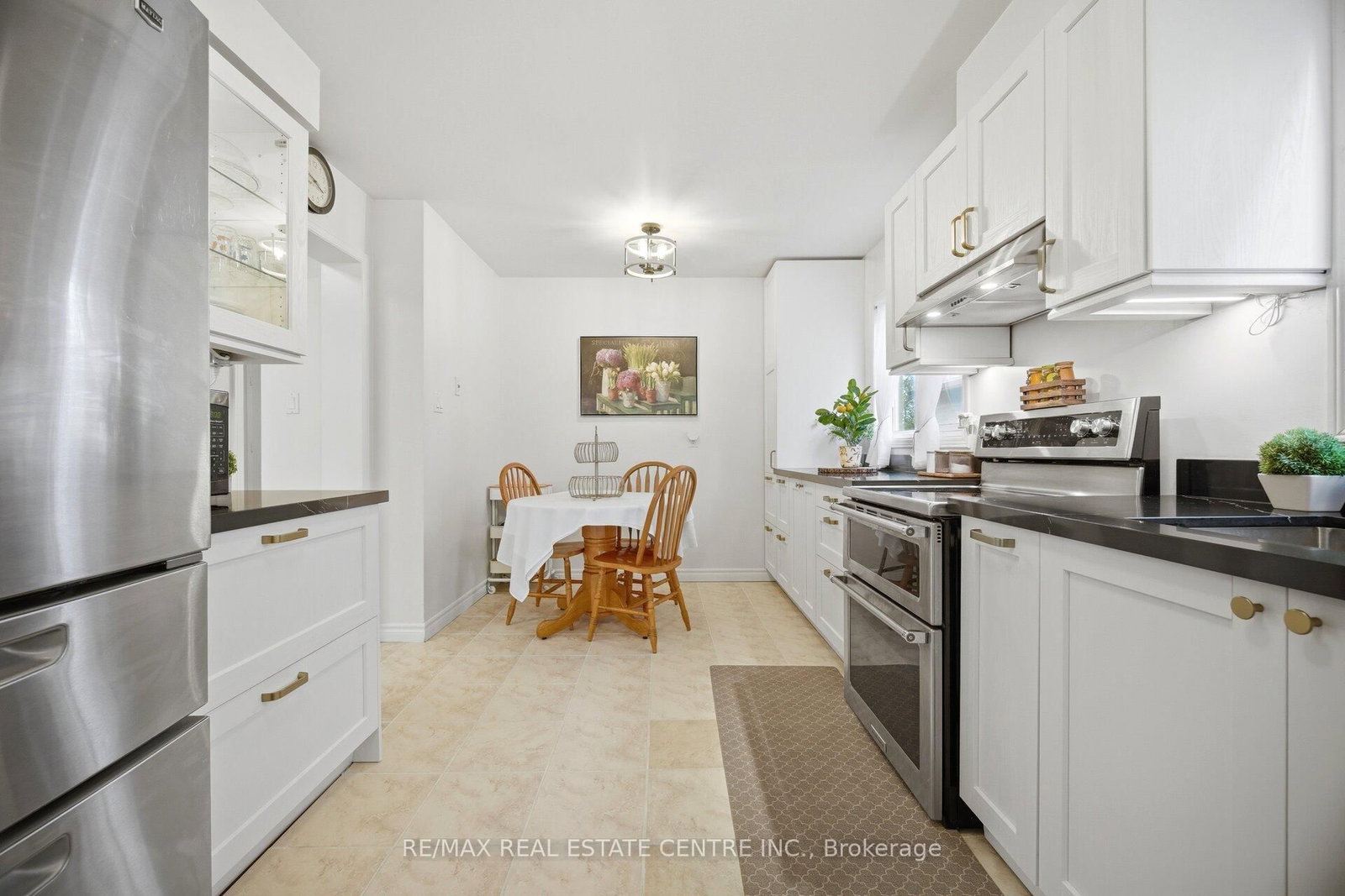 6884 Edenwood Drive • Mississauga, ON photo 11