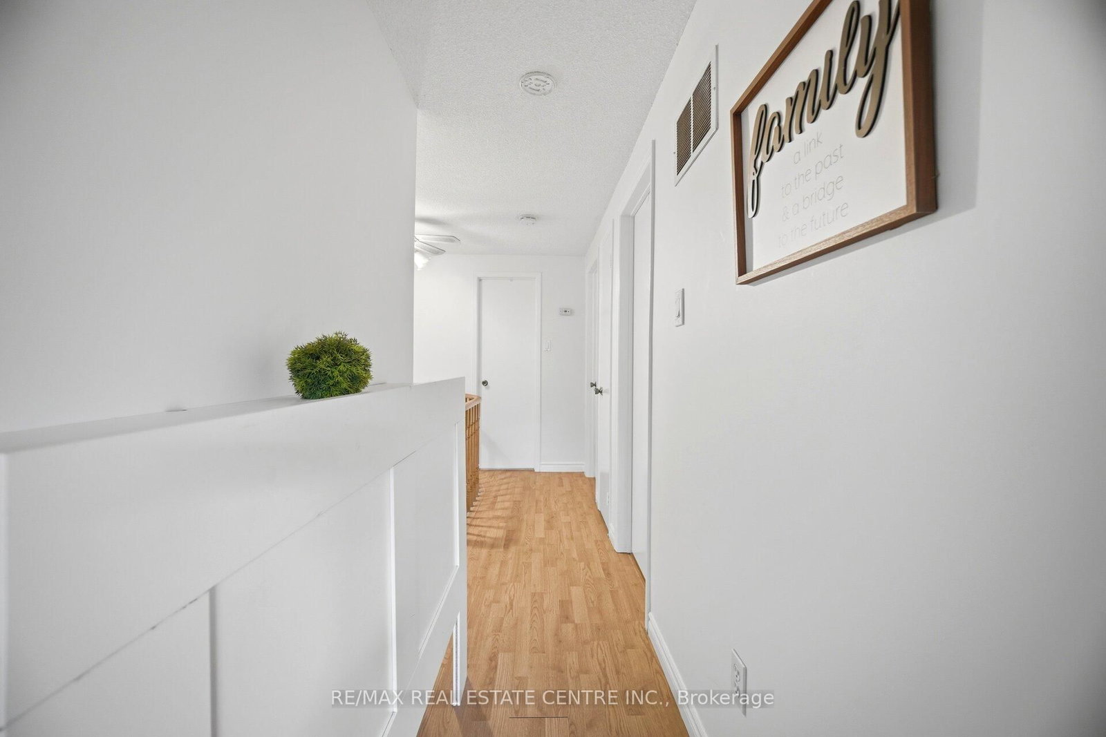 6884 Edenwood Drive • Mississauga, ON photo 25