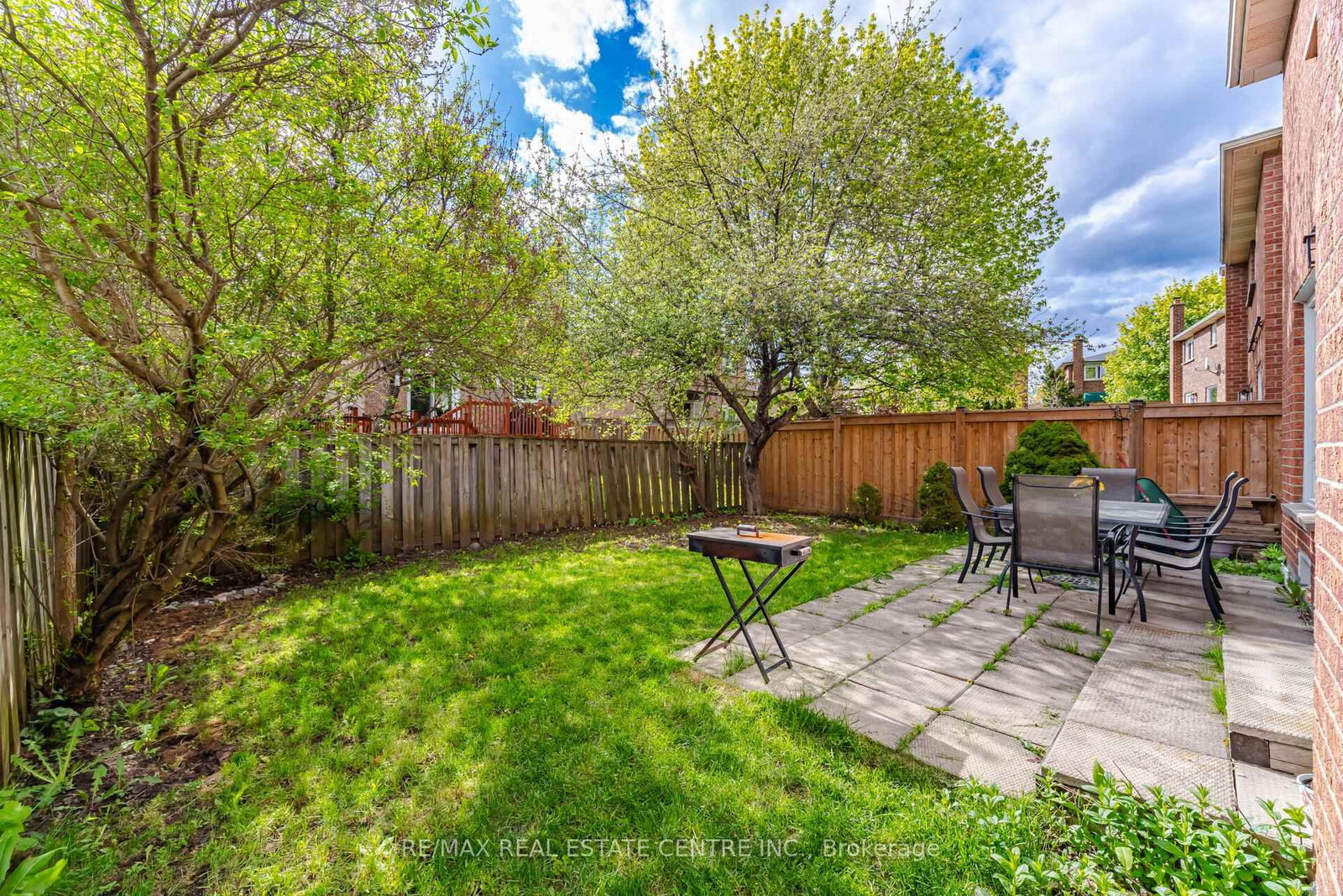 6884 Edenwood Drive • Mississauga, ON photo 47