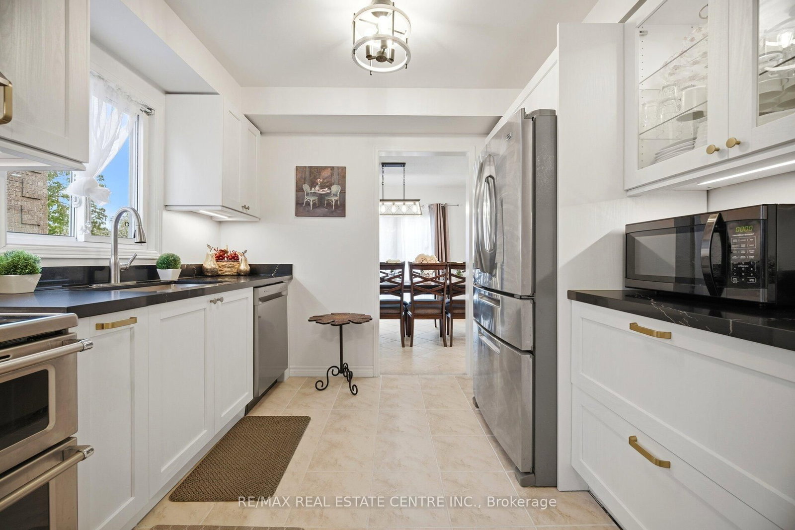 6884 Edenwood Drive • Mississauga, ON photo 8