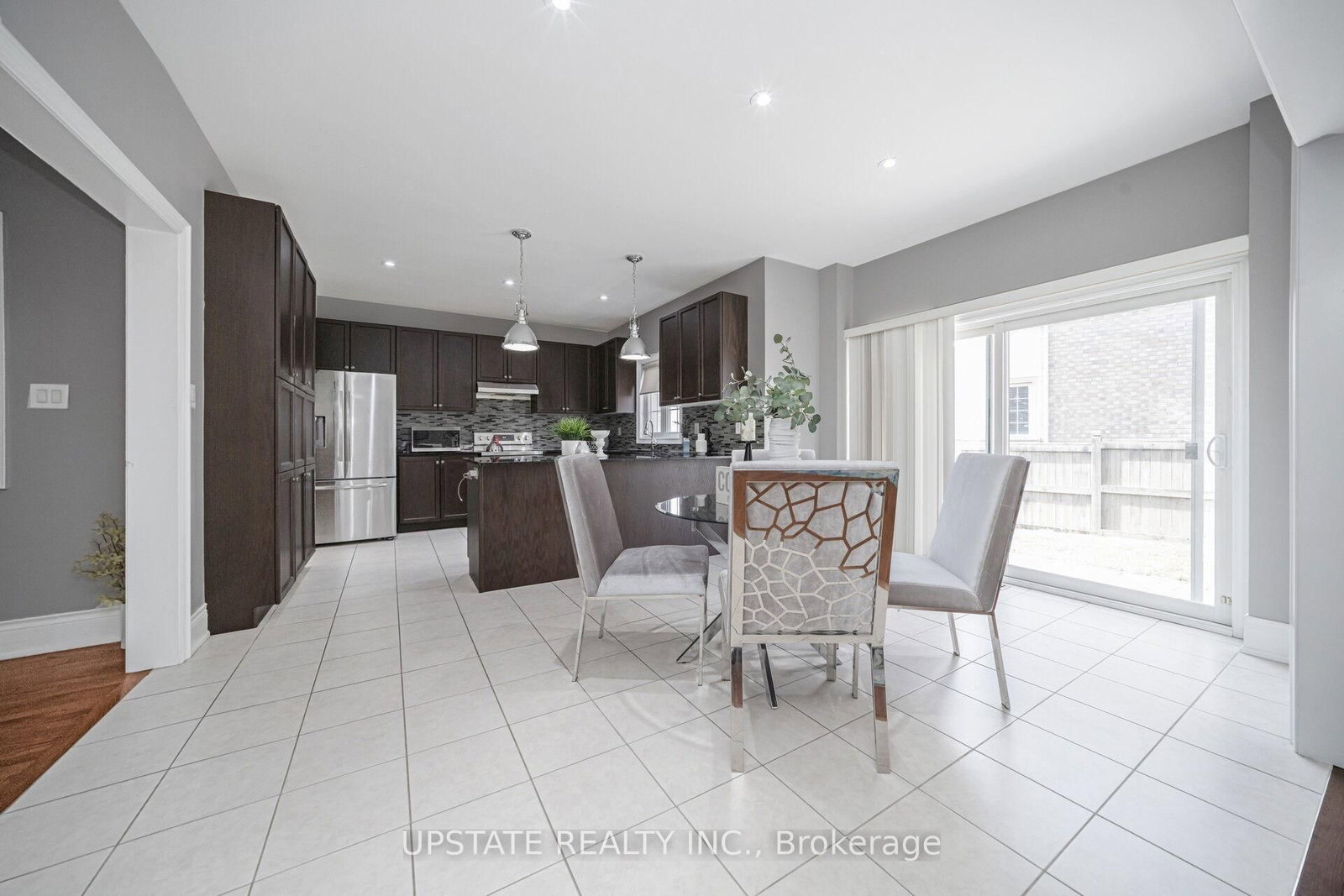 2 Beachville Circle • Brampton, ON photo 9