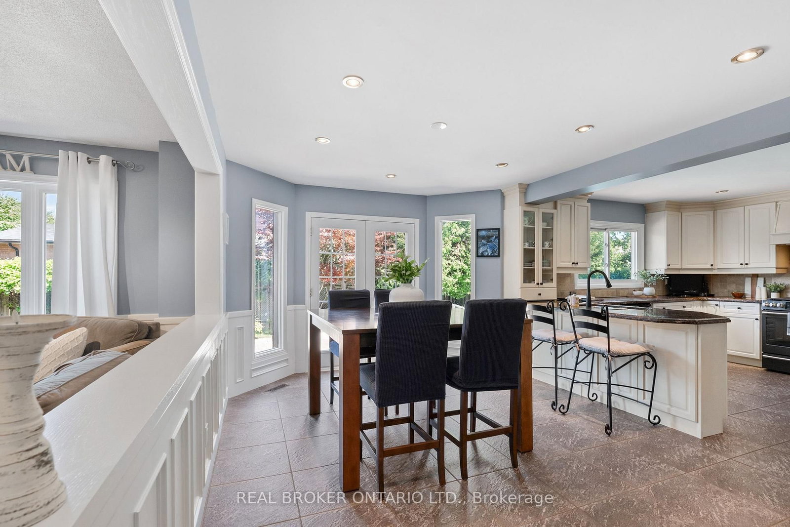 1291 Windrush Drive • Oakville, ON photo 6