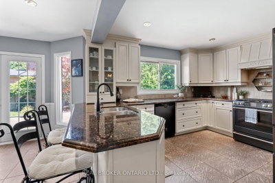 1291 Windrush Drive • Oakville, ON photo 9