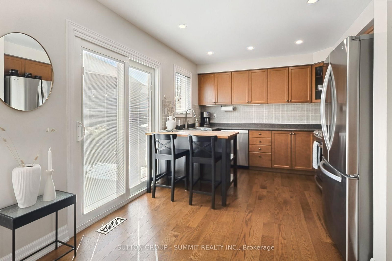 2163 SUTTON Drive • Burlington, ON photo 11