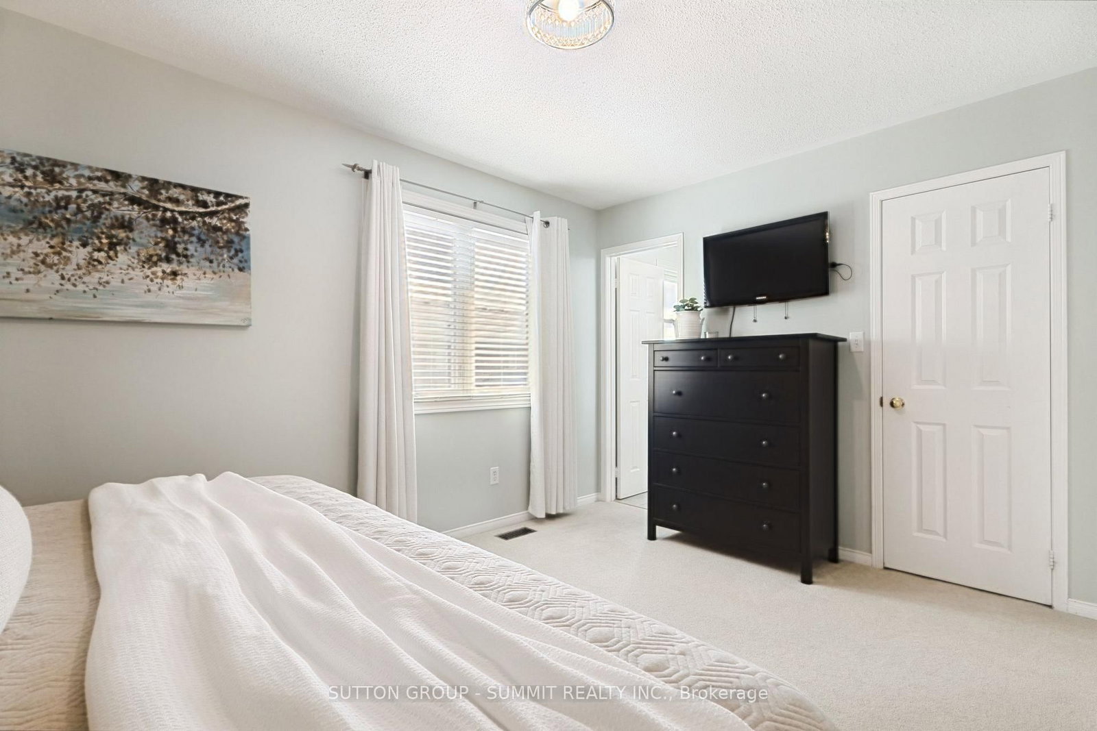 2163 SUTTON Drive • Burlington, ON photo 19