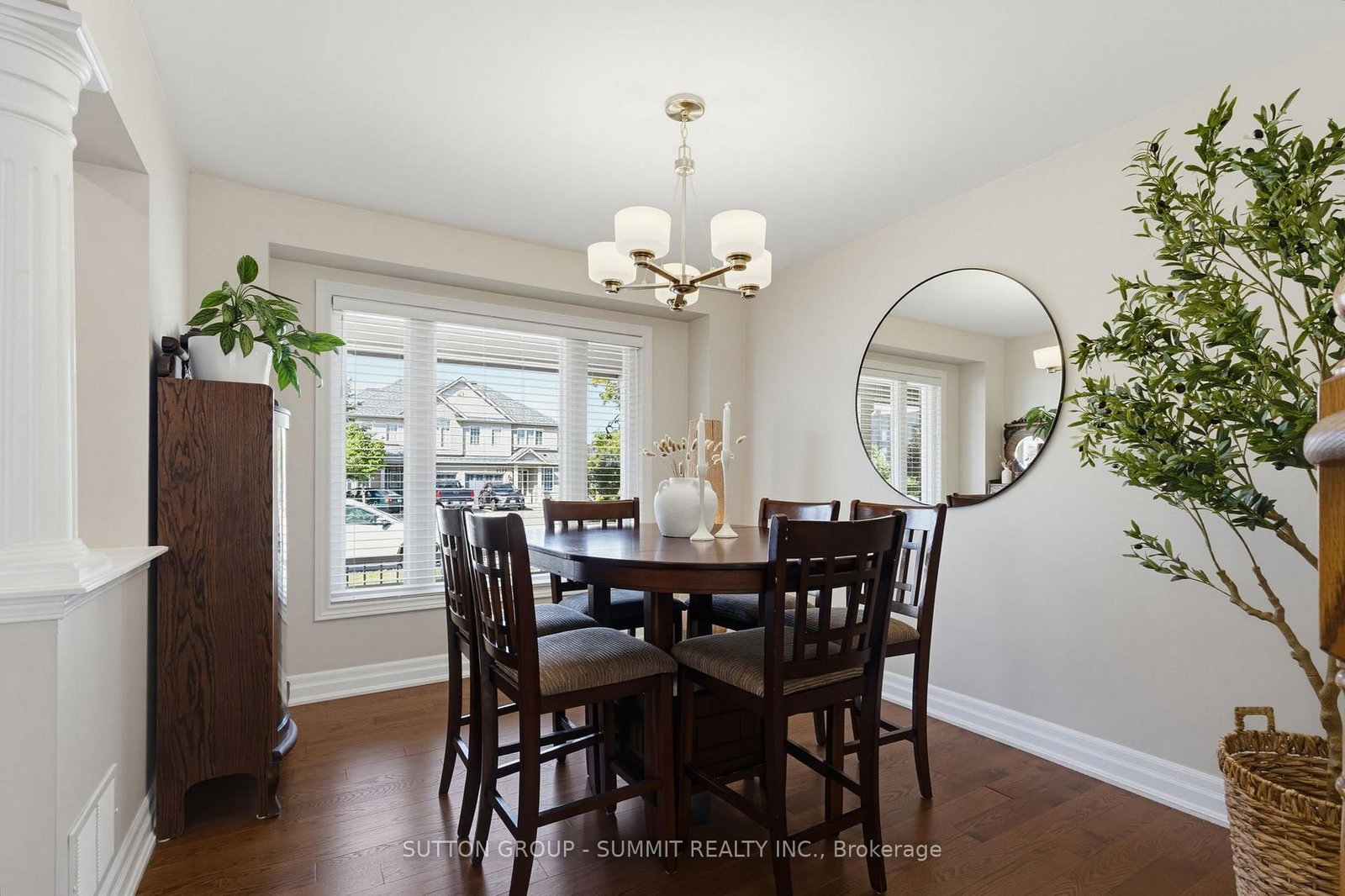 2163 SUTTON Drive • Burlington, ON photo 6
