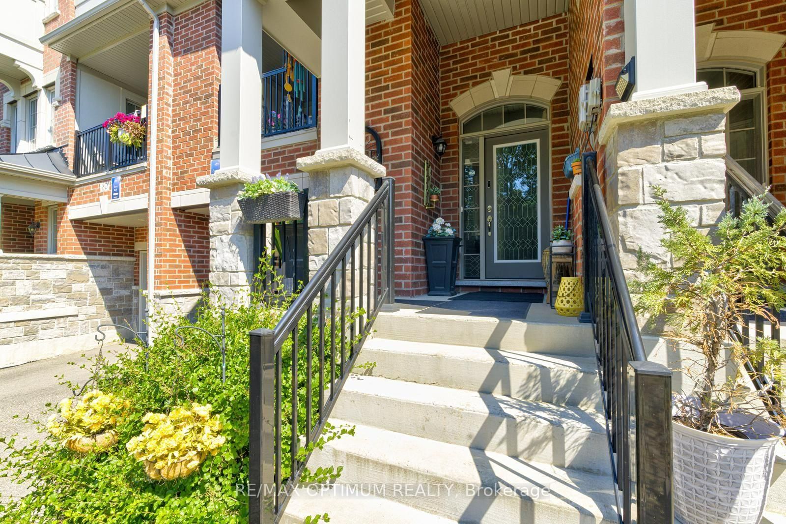82 Oakmore Lane • Brampton, ON photo 3
