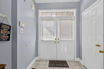 12 Summitgreen Crescent — photo 4