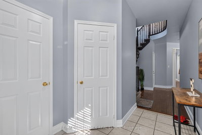 12 Summitgreen Crescent — photo 5