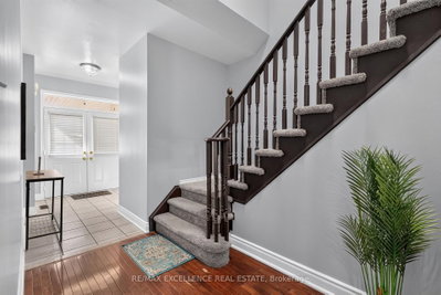12 Summitgreen Crescent — photo 6