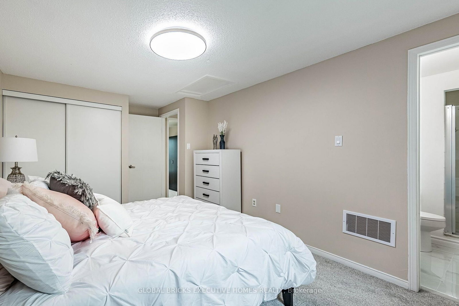 2150 Hunt Crescent • Burlington, ON photo 27