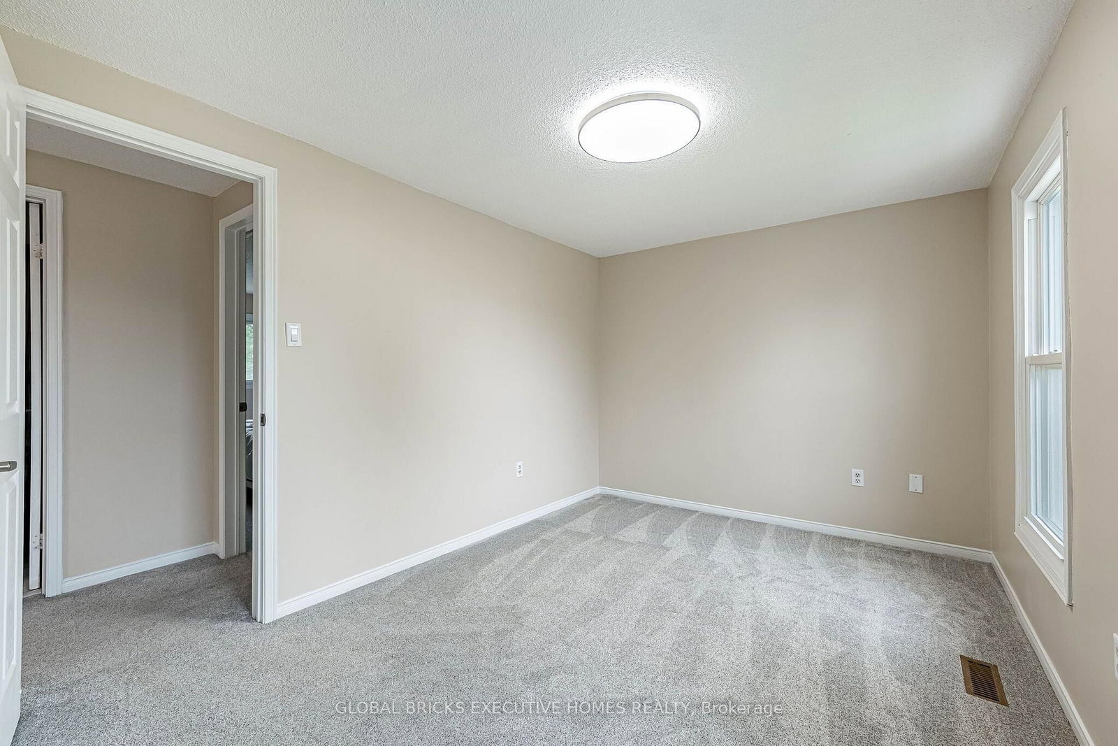 2150 Hunt Crescent • Burlington, ON photo 33