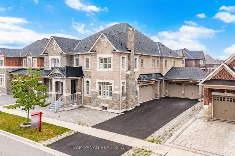 home for sale on 7 Balloon Crescent