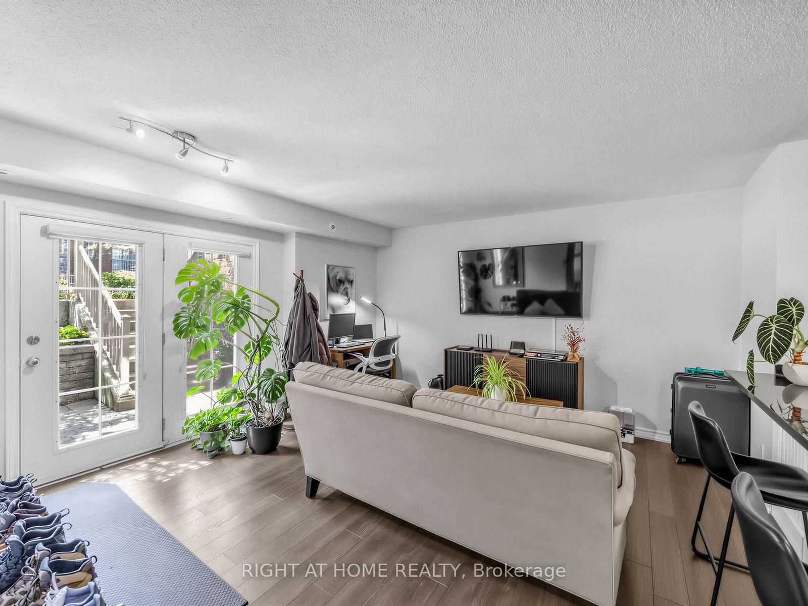 95 The Queensway • #61 • Toronto, ON photo 11