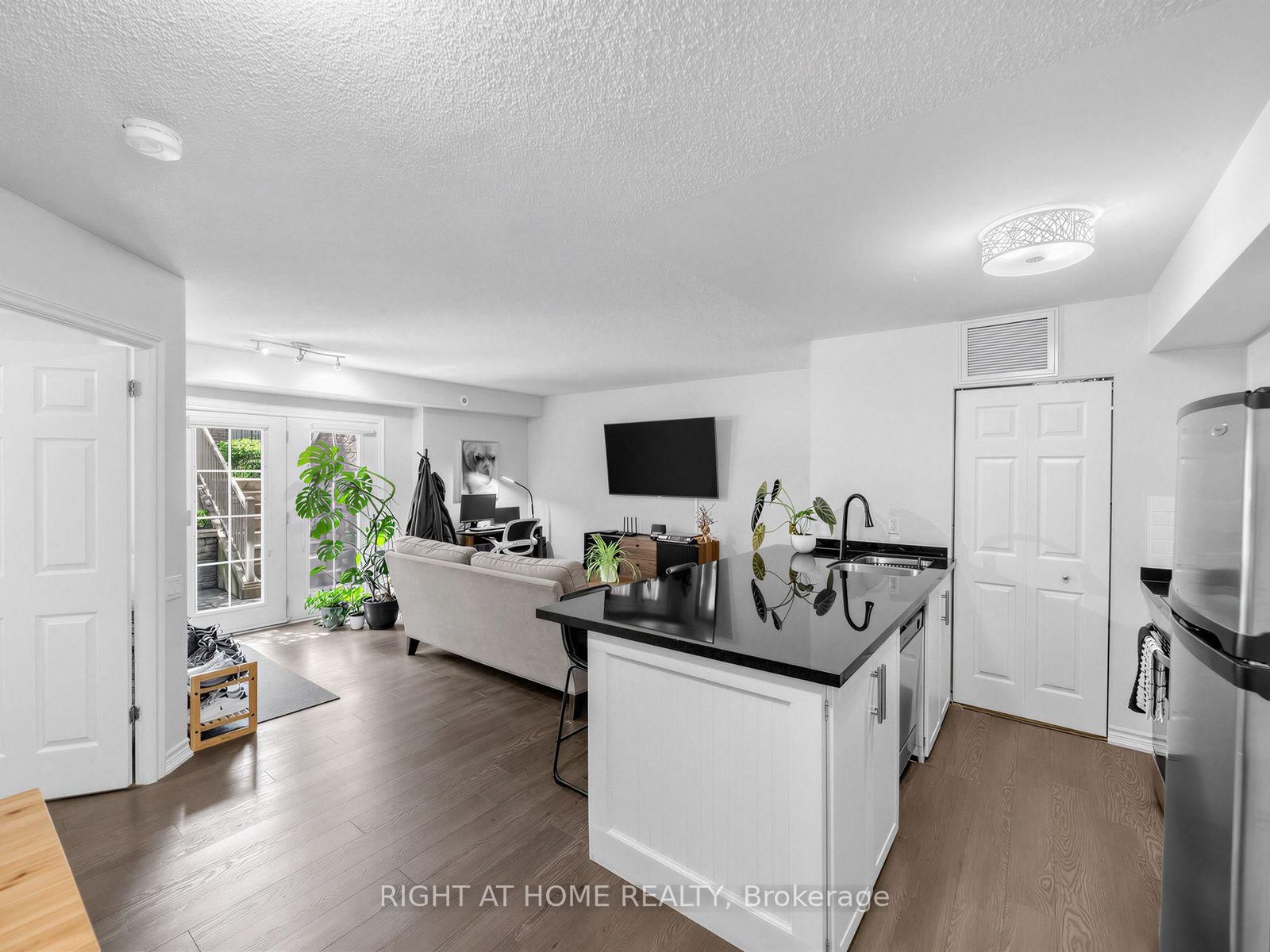 95 The Queensway • #61 • Toronto, ON photo 13