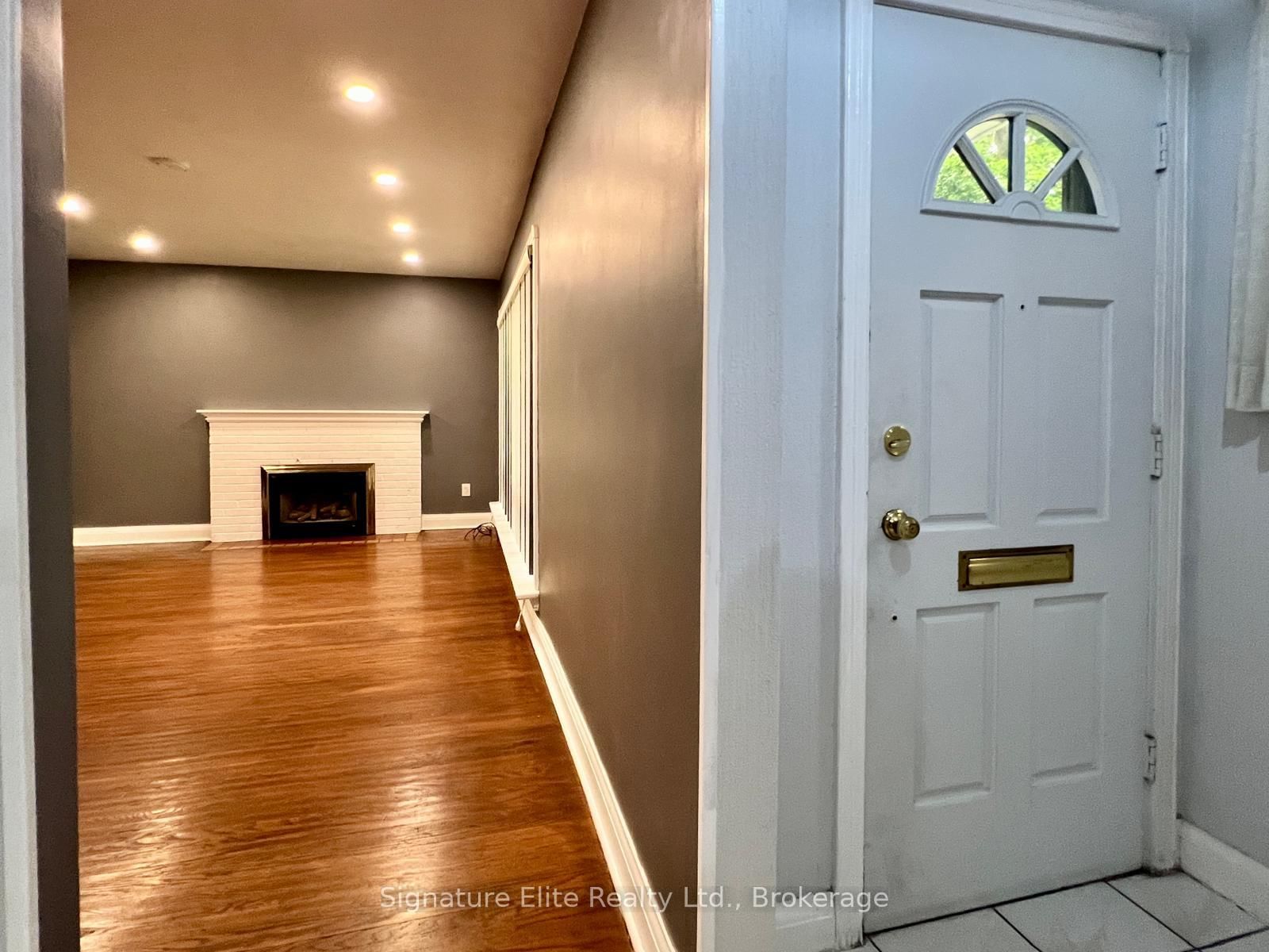 Upper-34 Ovida Avenue, Toronto, ON, photo 3