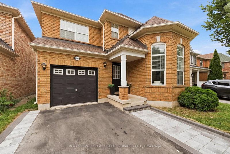 2382 Falkland Crescent