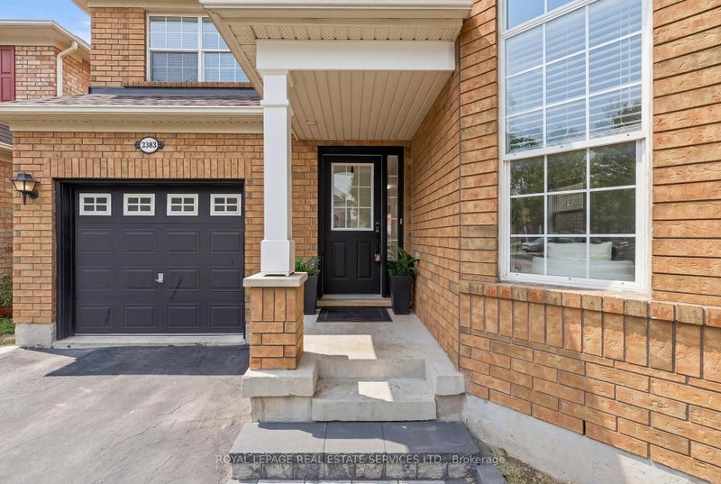 2382 Falkland Crescent