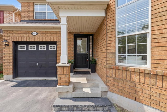 2382 Falkland Crescent