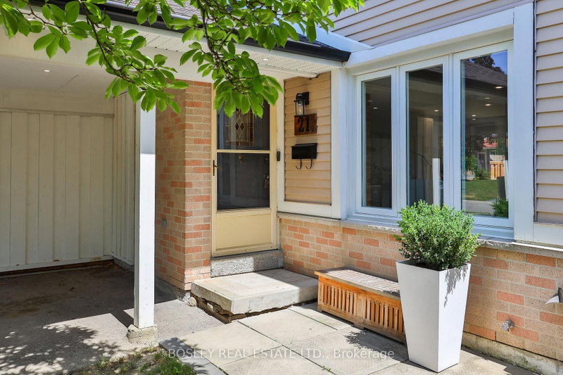 21 Courtleigh Square