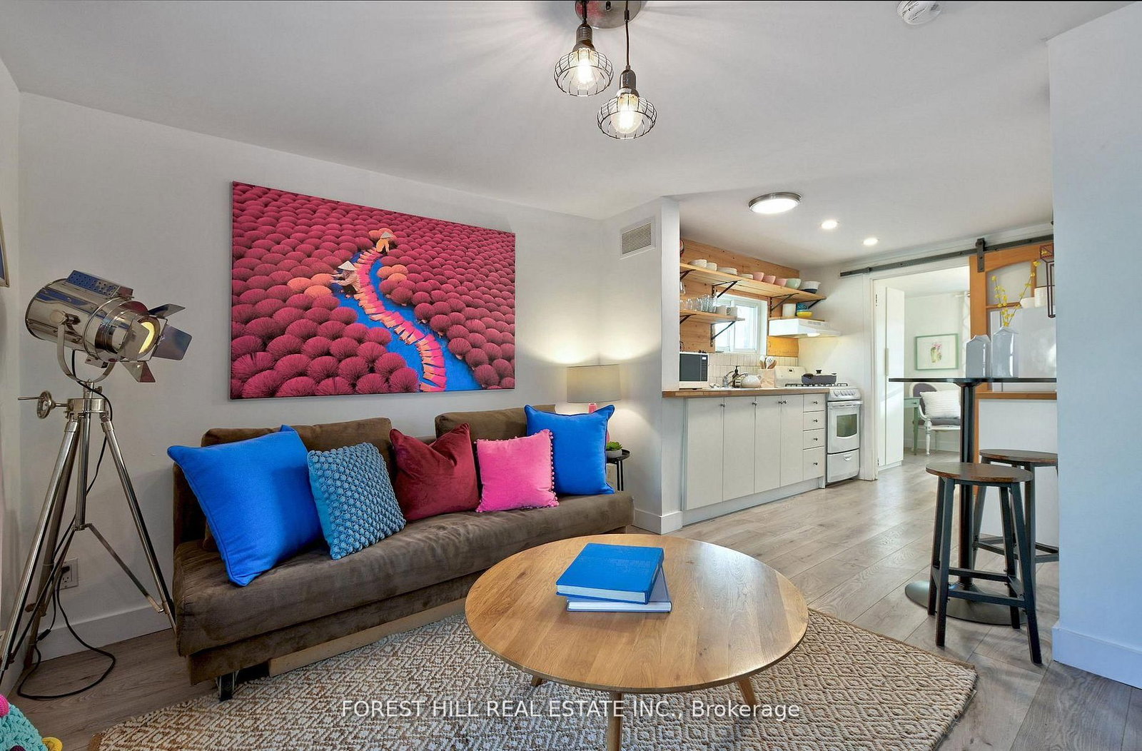 Listing Image 7