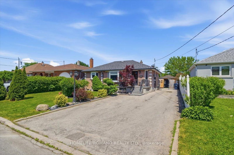 5 Cuffley Crescent S
