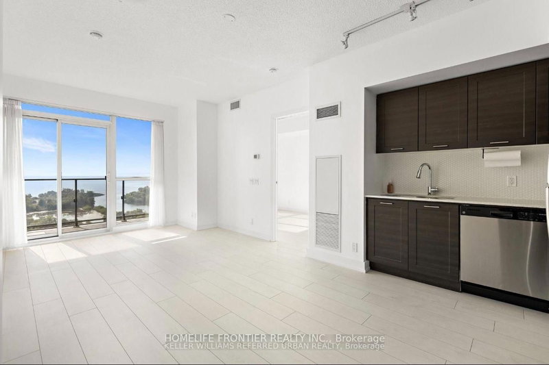 home for lease on 3610-2200 Lakeshore Boulevard W