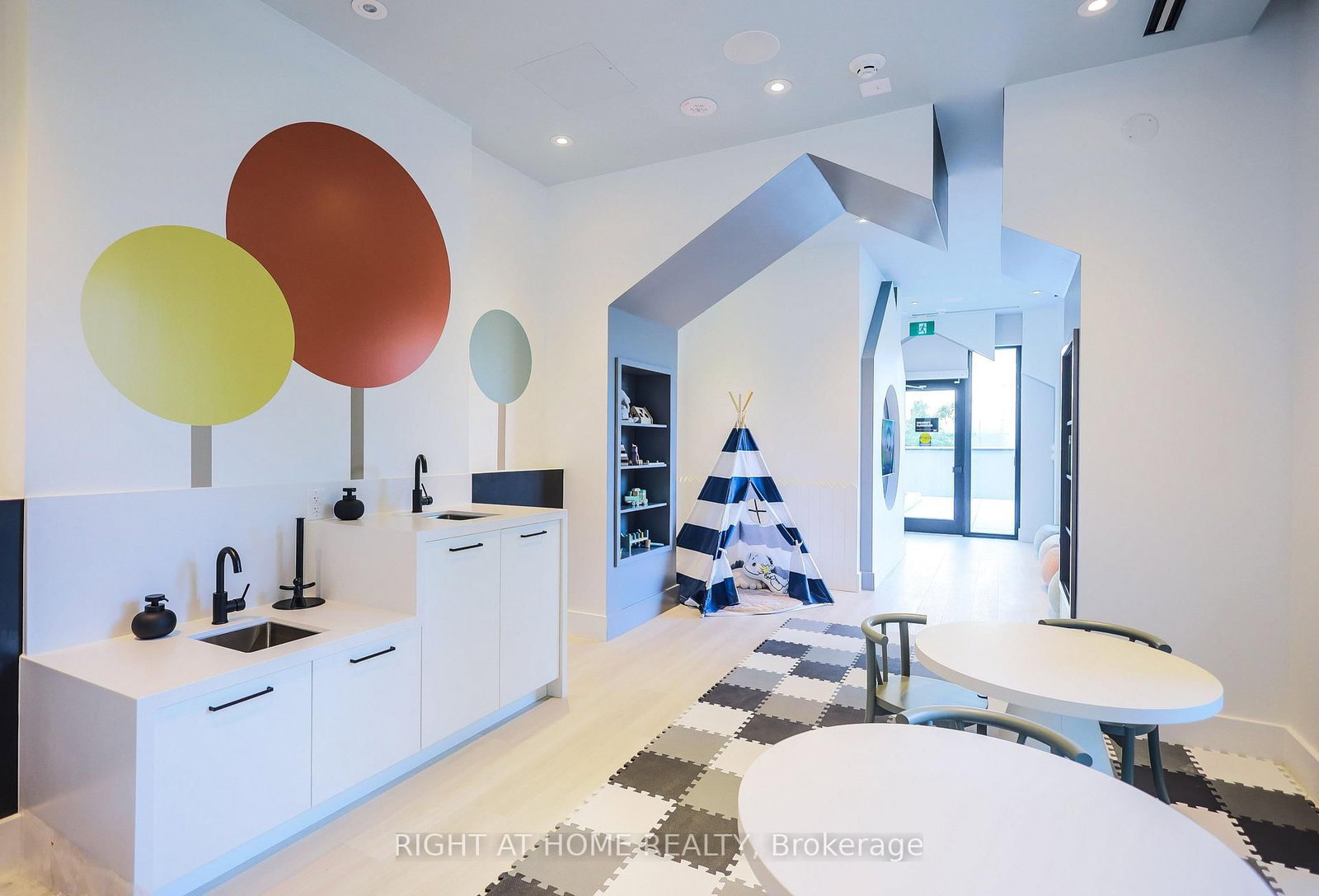 285 Dufferin Street • #525 • Toronto, ON photo 28