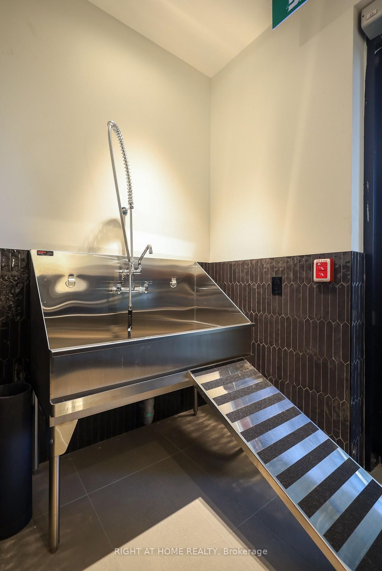 285 Dufferin Street • #525 • Toronto, ON photo 37