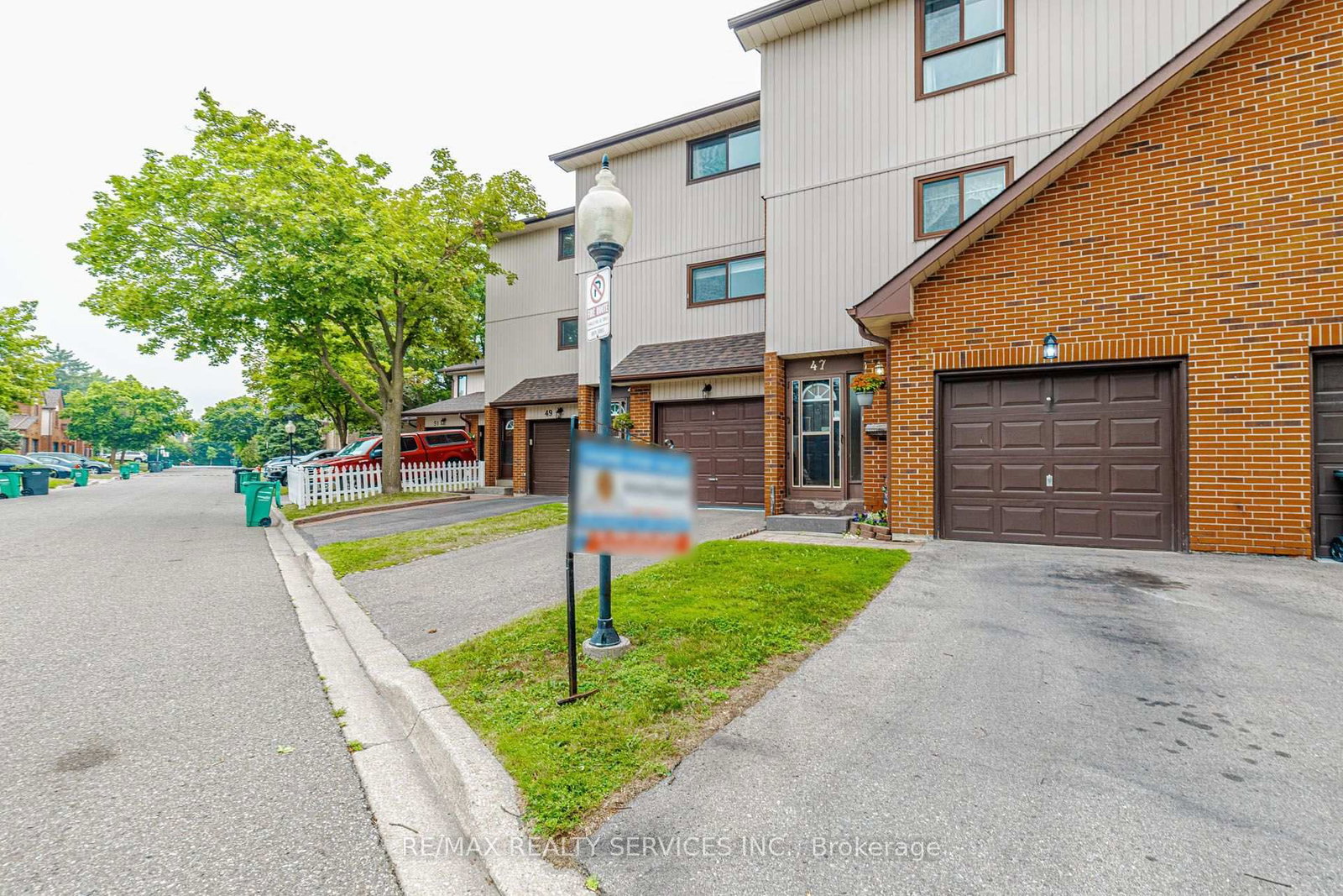 47 Dawson Crescent • Brampton, ON photo 2