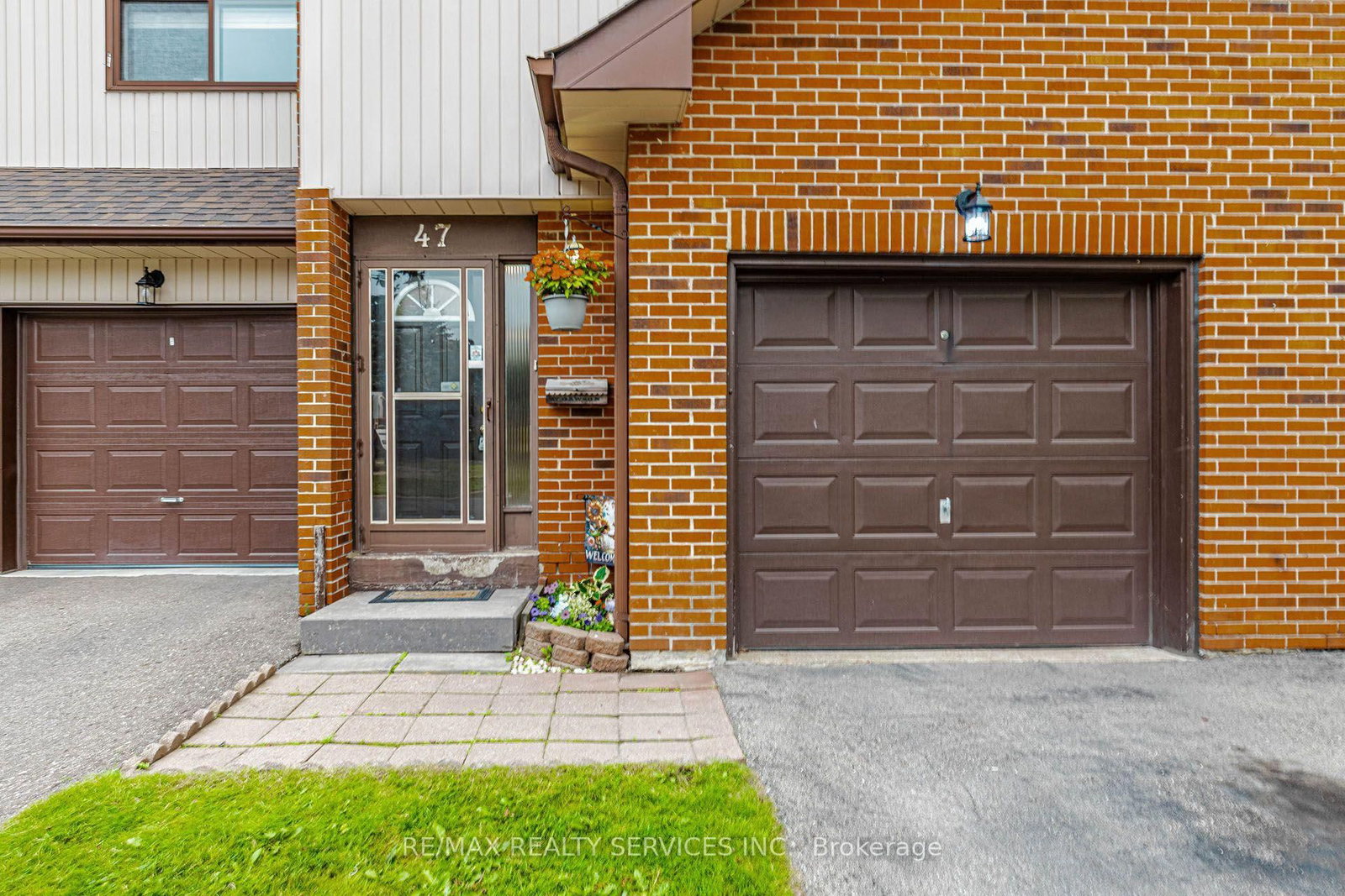 47 Dawson Crescent • Brampton, ON photo 3