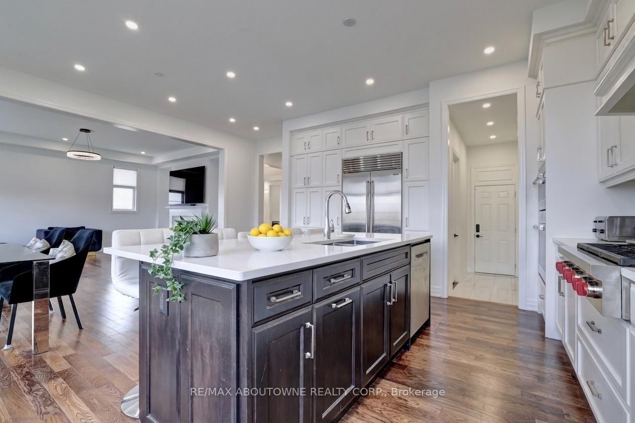 1416 Ford Strathy Crescent S • Oakville, ON photo 6