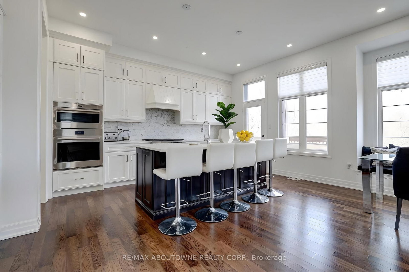 1416 Ford Strathy Crescent S • Oakville, ON photo 8
