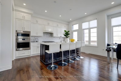 1416 Ford Strathy Crescent S • Oakville, ON photo 8