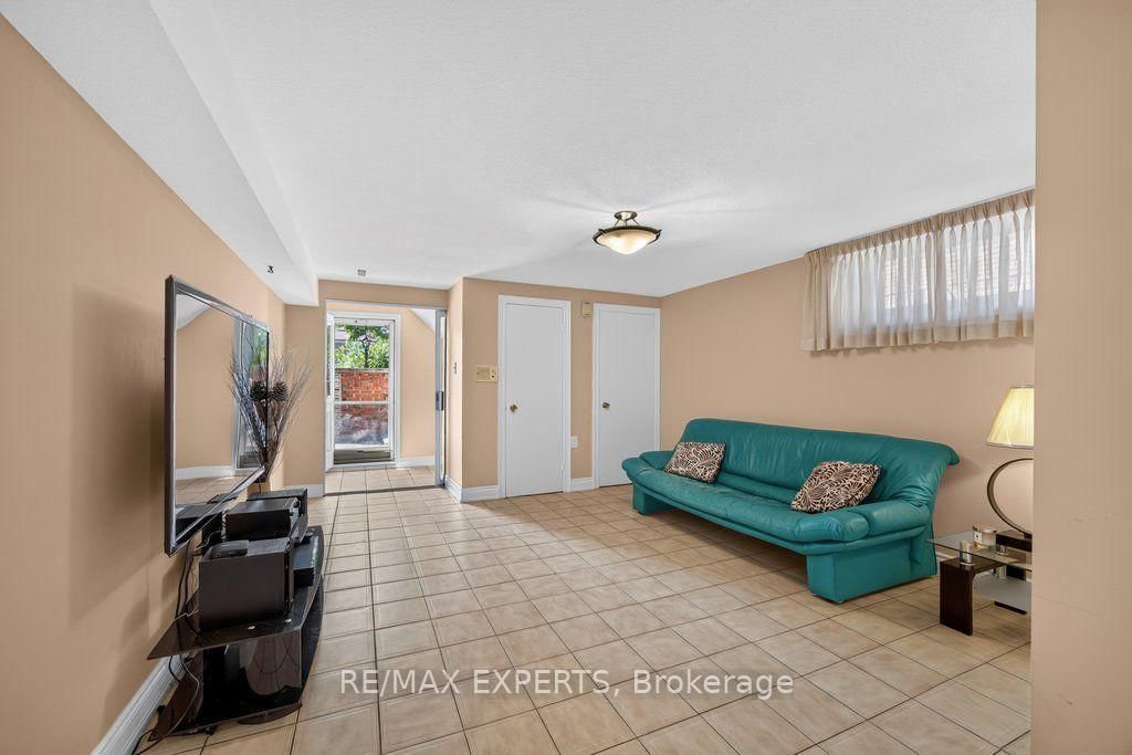 32 Firenza Drive • Toronto, ON photo 21