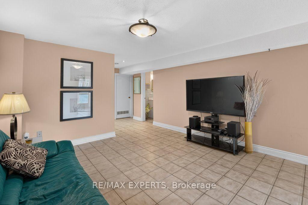 32 Firenza Drive • Toronto, ON photo 22