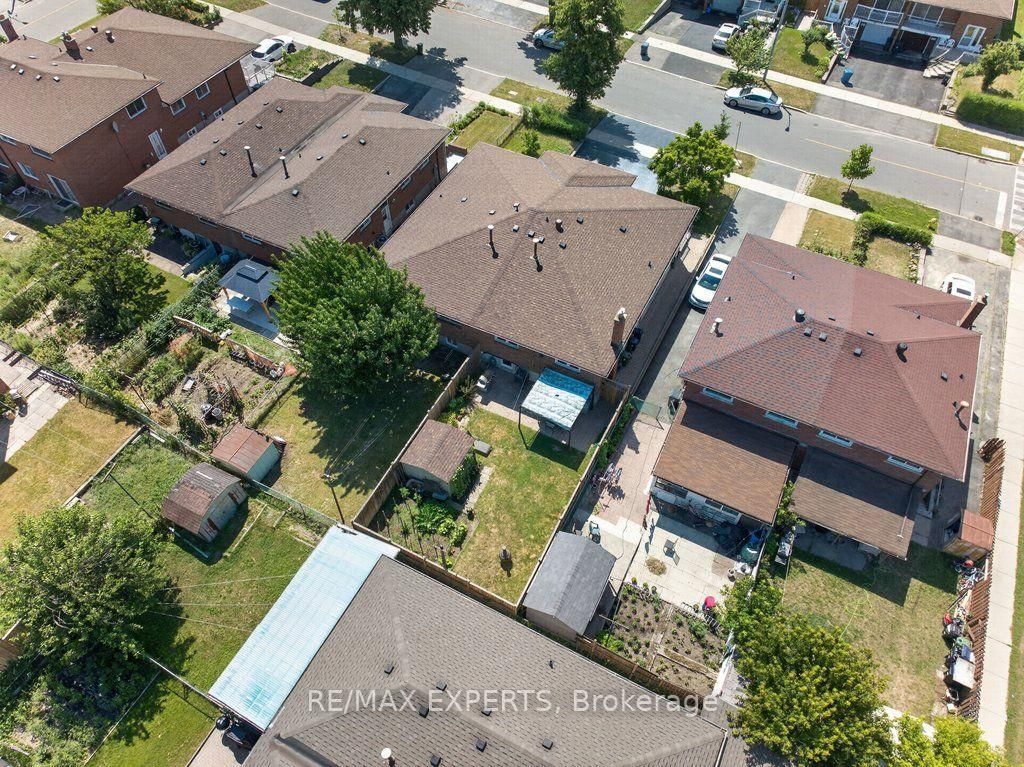 32 Firenza Drive • Toronto, ON photo 34