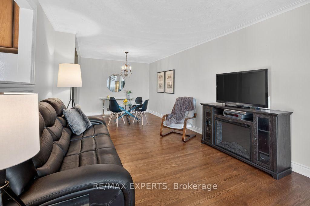 32 Firenza Drive • Toronto, ON photo 8